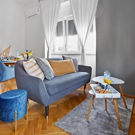Polias Small Studio Pula Luaran gambar